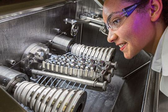 Dank einer höheren Leitfähigkeit und eines geringeren Durchmesseres erlauben die neuen Drähte für Prüf- und Messkarten eine bessere Qualitätskontrolle in der Halbleiterproduktion. Dank einer höheren Leitfähigkeit und eines geringeren Durchmesseres erlauben die neuen Drähte für Prüf- und Messkarten eine bessere Qualitätskontrolle in der Halbleiterproduktion.