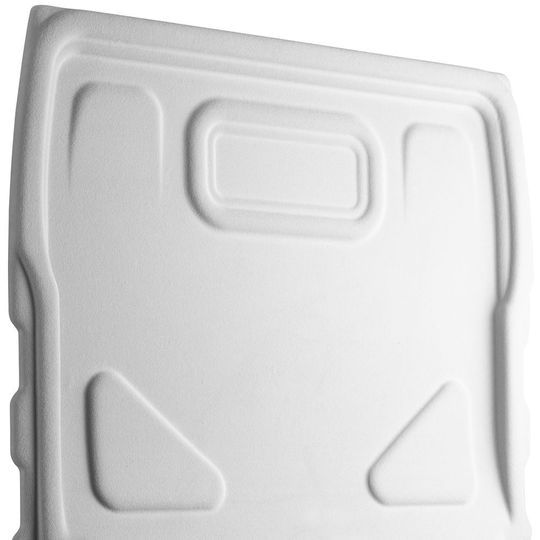 Gefertigt in einem hocheffizienten, integrierten Laminier- und Niederdruckverfahren unter Einsatz von UDMAX-Tapes ist diese Fahrzeugtrennwand laut Sabic 35 % leichter als ein vergleichbares Metallbauteil und erfüllt die Bestimmungen der ISO 27956 zur Sicherung der Ladung in Lieferfahrzeugen.