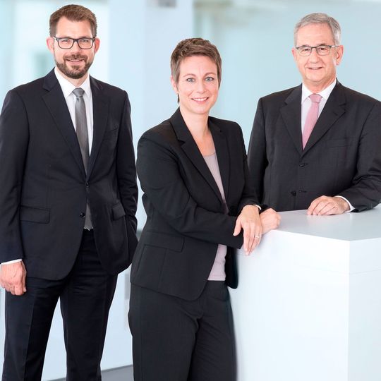 Die Geschäftsführer Florian Hermle, Katrin Stegmaier-Hermle und Michael Unger (v.l.) sind mit der Entwicklung von Balluff zufrieden. Die Geschäftsführer Florian Hermle, Katrin Stegmaier-Hermle und Michael Unger (v.l.) sind mit der Entwicklung von Balluff zufrieden.