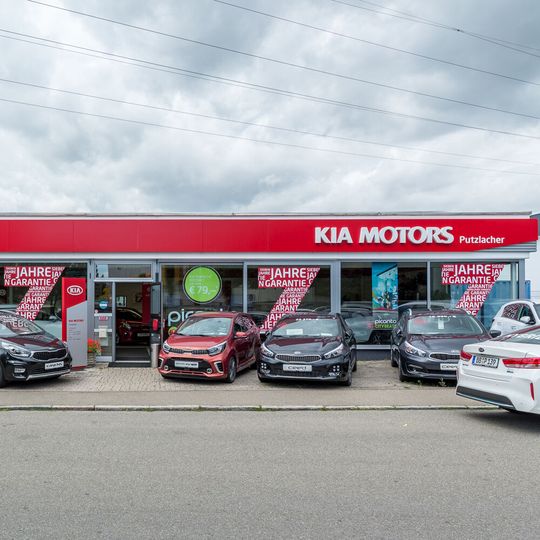 Im Autohaus Putzlacher in Magstadt geben die beiden Geschäftsführerinnen ihren Enthusiasmus an die Kunden weiter. Im Autohaus Putzlacher in Magstadt geben die beiden Geschäftsführerinnen ihren Enthusiasmus an die Kunden weiter.