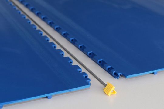 Das „Saniclip“-System erleichtert die Zerlegung der modular aufgebauten Bänder.