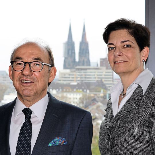 Wechsel in der Geschäftsführung der Kfz-Innung Köln: Claudia Weiler übernimmt die Aufgabe von Norbert Werner. Wechsel in der Geschäftsführung der Kfz-Innung Köln: Claudia Weiler übernimmt die Aufgabe von Norbert Werner.
