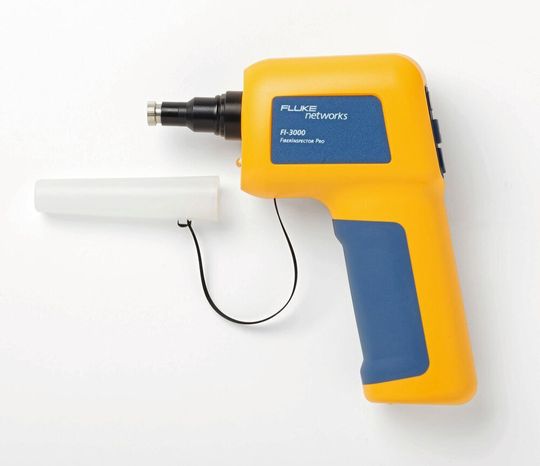 Techniker können mit der Inspektionskamera FI-3000 Fiberinspector Pro die Faserendfläche mit der Live View-Funktion sofort sehen und dann die einfache gestenbasierte Oberfläche zum Vergrößern einzelner Fasern oder zum Durchführen einer sekundenschnellen automatisierten Pass/Fail-Analyse verwenden. Techniker können mit der Inspektionskamera FI-3000 Fiberinspector Pro die Faserendfläche mit der Live View-Funktion sofort sehen und dann die einfache gestenbasierte Oberfläche zum Vergrößern einzelner Fasern oder zum Durchführen einer sekundenschnellen automatisierten Pass/Fail-Analyse verwenden.