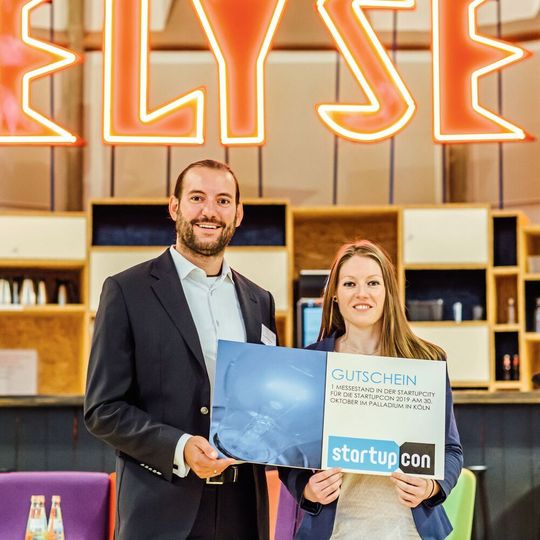 Bastian Baumgart von Energy Cortex und Margareta Merke von Boostani freuen sich über den Sieg. Bastian Baumgart von Energy Cortex und Margareta Merke von Boostani freuen sich über den Sieg.