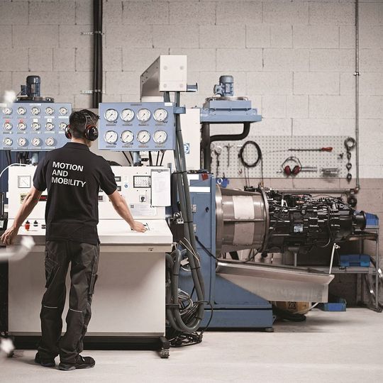 Zum Reparaturprozess bei ZF gehört ein abschließender Prüfstandstest. Zum Reparaturprozess bei ZF gehört ein abschließender Prüfstandstest.