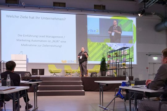 Wie Unternehmen eine erfolgreiche Strategie für Lead Management entwickeln, zeigte Norbert Schuster von strike2 beim Lead Management Summit 2019. Wie Unternehmen eine erfolgreiche Strategie für Lead Management entwickeln, zeigte Norbert Schuster von strike2 beim Lead Management Summit 2019.
