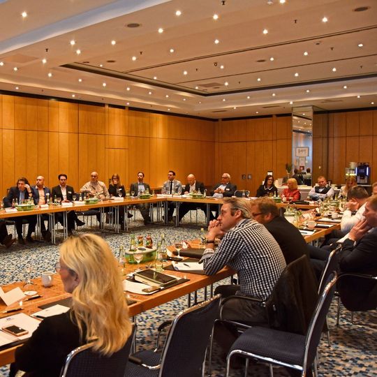20 Delegierte aus dem Händlernetz waren zur Veranstaltung nach Berlin gekommen. 20 Delegierte aus dem Händlernetz waren zur Veranstaltung nach Berlin gekommen.