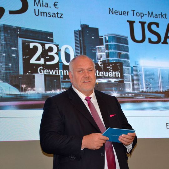 „Wir haben 2018 geerntet, was wir in den Jahren davor gesät haben“, freut sich Matthias Altendorf, CEO der Endress+Hauser Gruppe, über ein äußerst erfolgreiches Projektgeschäft. Rund 20 Prozent des Umsatzes stammen aus kleineren und größeren Projekten. „Wir haben 2018 geerntet, was wir in den Jahren davor gesät haben“, freut sich Matthias Altendorf, CEO der Endress+Hauser Gruppe, über ein äußerst erfolgreiches Projektgeschäft. Rund 20 Prozent des Umsatzes stammen aus kleineren und größeren Projekten.