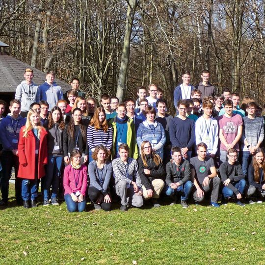 Die Teilnehmer der Finalrunde stehen fest. In Göttingen haben sich 16 chemiebegeisterte Schülerinnen und Schüler für die nächste Runde der Internationalen Chemieolympiade qualifiziert. Die Teilnehmer der Finalrunde stehen fest. In Göttingen haben sich 16 chemiebegeisterte Schülerinnen und Schüler für die nächste Runde der Internationalen Chemieolympiade qualifiziert.