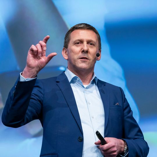 Volvo-Deutschland-Geschäftsführer Thomas Bauch ermahnte die Händler, nicht zu warten, bis ihr Geschäftsmodell von Drittanbietern gefährdet wird. Volvo-Deutschland-Geschäftsführer Thomas Bauch ermahnte die Händler, nicht zu warten, bis ihr Geschäftsmodell von Drittanbietern gefährdet wird.