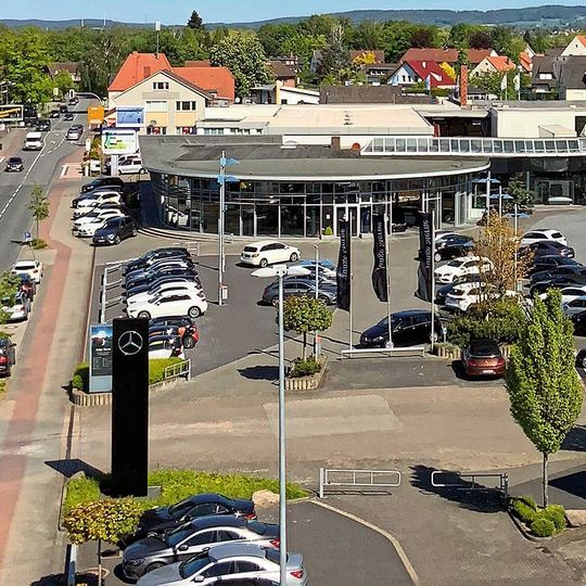 Mercedes-Bollmeyer hat seinen Hauptsitz in Bünde. Mercedes-Bollmeyer hat seinen Hauptsitz in Bünde.