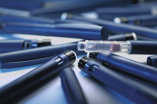 Innovative Fertigung: Bei Medizinprodukten wie Insulinpens kommt die Technologie von Kistler gleich mehrfach zum Einsatz – Maxymos misst die Kraft der im Pen integrierten Feder, während Como Neo Kunststoffelemente des Produkts im Spritzgießprozess prüft. Innovative Fertigung: Bei Medizinprodukten wie Insulinpens kommt die Technologie von Kistler gleich mehrfach zum Einsatz – Maxymos misst die Kraft der im Pen integrierten Feder, während Como Neo Kunststoffelemente des Produkts im Spritzgießprozess prüft.
