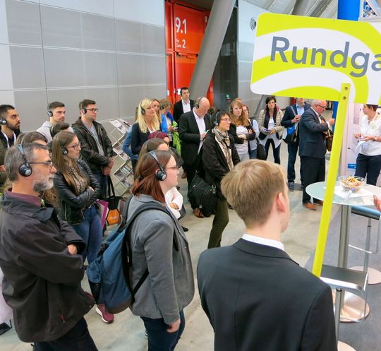 An allen drei Tagen wurde mit 20 Besuchern die maximale Teilnehmerzahl für die geführten Besuchertouren mit Devicemed-Chefredakteur Peter Reinhardt erreicht. An allen drei Tagen wurde mit 20 Besuchern die maximale Teilnehmerzahl für die geführten Besuchertouren mit Devicemed-Chefredakteur Peter Reinhardt erreicht.