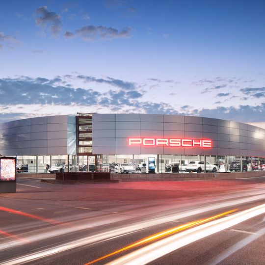 Erfolg in der Kategorie Kundenbindung: Die Porsche-Niederlassung Hamburg gehörte zu den Gewinnern des Vertriebs Awards 2019. Erfolg in der Kategorie Kundenbindung: Die Porsche-Niederlassung Hamburg gehörte zu den Gewinnern des Vertriebs Awards 2019.