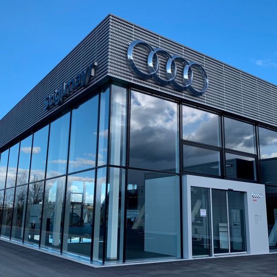 In Pfaffenhofen an der Ilm hat die Stiglmayr-Gruppe ein Audi-Terminal eröffnet. In Pfaffenhofen an der Ilm hat die Stiglmayr-Gruppe ein Audi-Terminal eröffnet.