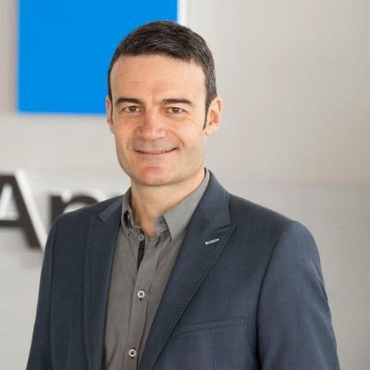 Christian Lorentz: arbeitet als Senior Product & Solution Marketing Manager bei NetApp. Er empfiehlt Fertigern den Aufbau einer internen KI-Abteilung sowie externe Berater. Christian Lorentz: arbeitet als Senior Product & Solution Marketing Manager bei NetApp. Er empfiehlt Fertigern den Aufbau einer internen KI-Abteilung sowie externe Berater.