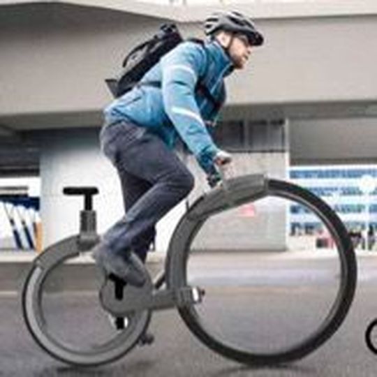 Das Cyclopic ist ein faltbares E-Bike im Hochrad-Design. Das Cyclopic ist ein faltbares E-Bike im Hochrad-Design.
