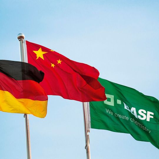 Neben zwei neuen Anlagen baut BASF auch allgemeine Einrichtungen für den Verbundstandort in Zhanjiang. Neben zwei neuen Anlagen baut BASF auch allgemeine Einrichtungen für den Verbundstandort in Zhanjiang.