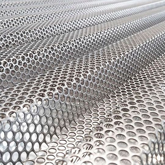 Die Wellenform des Lüftungsgitters von Solvaro vergrößert die luftdurchlässige Fläche. Die Wellenform des Lüftungsgitters von Solvaro vergrößert die luftdurchlässige Fläche.