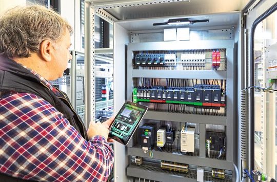 Das Lastmanagemensystem und die IIoT-Steuerung von Schneider Electric sollen die Vorteile neuer Technologien vergrößern. Das Lastmanagemensystem und die IIoT-Steuerung von Schneider Electric sollen die Vorteile neuer Technologien vergrößern.
