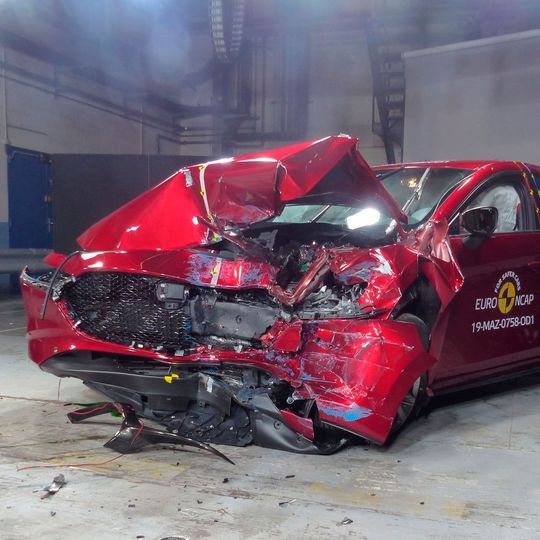 Der Mazda 3 holte im neuesten NCAP-Crashtest fünf Sterne. Der Mazda 3 holte im neuesten NCAP-Crashtest fünf Sterne.