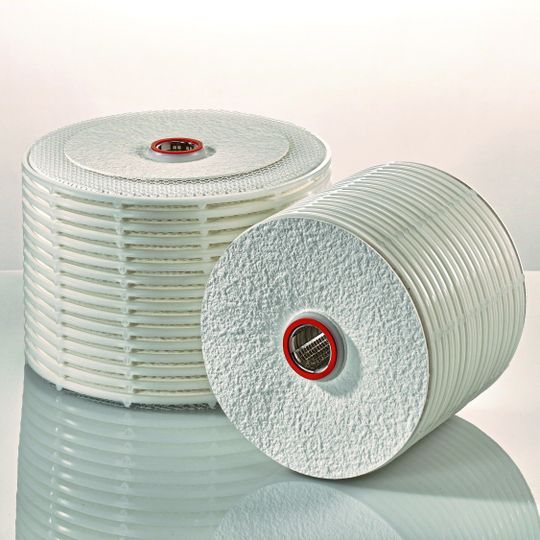 Rückspülbare, extra robuste Becodisc R+-Tiefenfiltermodule mit Becopad-Premium-Tiefenfilterschichten von Eaton mit erhöhter Standzeit für die farb- und aromaschonende Wein- und Bierfiltration. Rückspülbare, extra robuste Becodisc R+-Tiefenfiltermodule mit Becopad-Premium-Tiefenfilterschichten von Eaton mit erhöhter Standzeit für die farb- und aromaschonende Wein- und Bierfiltration.