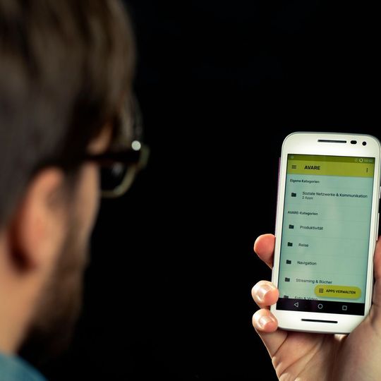 Für App-Anbieter sind Smartphones eine nie versiegende Datenquelle. Die Anwendung AVARE dreht solchen Abzapfern den Hahn zu. Für App-Anbieter sind Smartphones eine nie versiegende Datenquelle. Die Anwendung AVARE dreht solchen Abzapfern den Hahn zu.