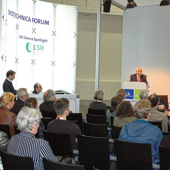 Am zweiten Messetag der diesjährigen Labvolution ging es im Biotechnica Forum u.a. um das Genome Editing und dessen Einsatz in der modernen Pflanzenzüchtung. Am zweiten Messetag der diesjährigen Labvolution ging es im Biotechnica Forum u.a. um das Genome Editing und dessen Einsatz in der modernen Pflanzenzüchtung.