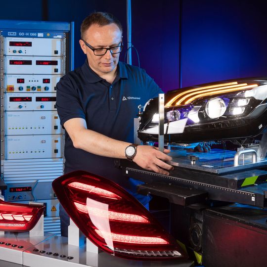 Im Berliner Lichttechniklabor werden Beleuchtungs-Typprüfungen durchgeführt. Im Berliner Lichttechniklabor werden Beleuchtungs-Typprüfungen durchgeführt.