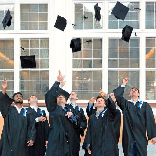 Auf die Absolventen des Masterstudiengangs Applied Computational Mechanics warten hervorragende Berufsaussichten sowie abwechslungsreiche Aufgaben in verschiedensten Branchen. Auf die Absolventen des Masterstudiengangs Applied Computational Mechanics warten hervorragende Berufsaussichten sowie abwechslungsreiche Aufgaben in verschiedensten Branchen.