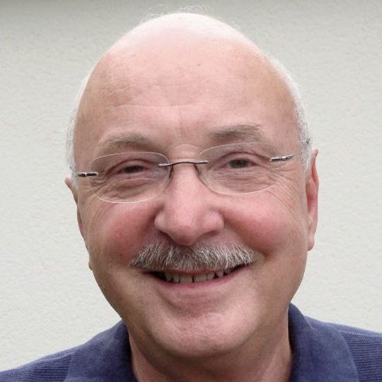 Prof. Dr. Thomas Welsch, ehemals Universität Ulm, Institut für Analytische und Bioanalytische Chemie erläutert Grundlagen, Einsatzmöglichkeiten und Regeln zur Methodenübertragung bei pellikularen Packungsmaterialien in der UHPLC. Prof. Dr. Thomas Welsch, ehemals Universität Ulm, Institut für Analytische und Bioanalytische Chemie erläutert Grundlagen, Einsatzmöglichkeiten und Regeln zur Methodenübertragung bei pellikularen Packungsmaterialien in der UHPLC.
