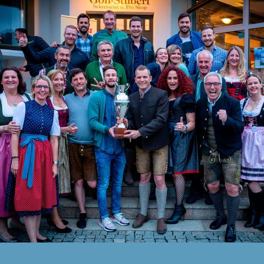 Jubel bei den Sportlern. Bei der Challenge Kufe gegen Ski gewann auch in diesem Jahr das Team Ski. Jubel bei den Sportlern. Bei der Challenge Kufe gegen Ski gewann auch in diesem Jahr das Team Ski.
