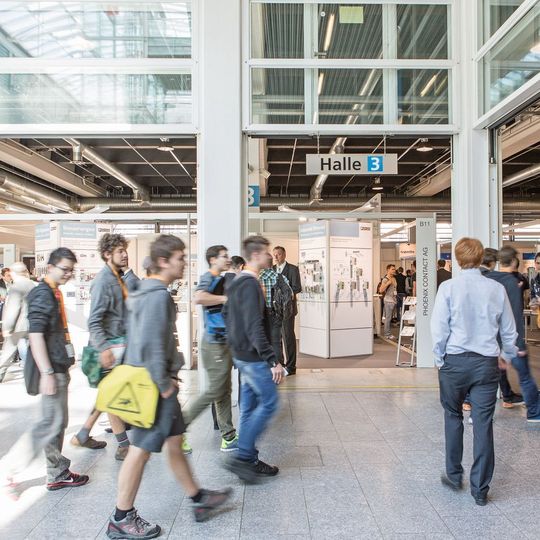 Über 100 Aussteller werden in Zürich ihre neuesten Lösungen in der Automation, Mess-/Regeltechnik, Elektronik, Wissenschaft und Robotik präsentieren. Über 100 Aussteller werden in Zürich ihre neuesten Lösungen in der Automation, Mess-/Regeltechnik, Elektronik, Wissenschaft und Robotik präsentieren.