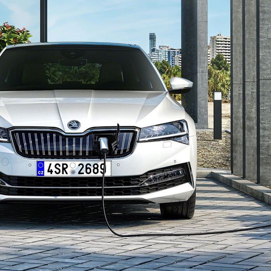 Skoda startet im Herbst das Facelift des Superb – und damit einige Neuerungen. Skoda startet im Herbst das Facelift des Superb – und damit einige Neuerungen.