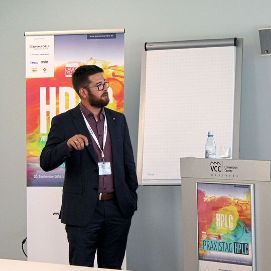 Dr. Stefan Vosskötter auf dem Praxistag HPLC 2018 in Würzburg Dr. Stefan Vosskötter auf dem Praxistag HPLC 2018 in Würzburg