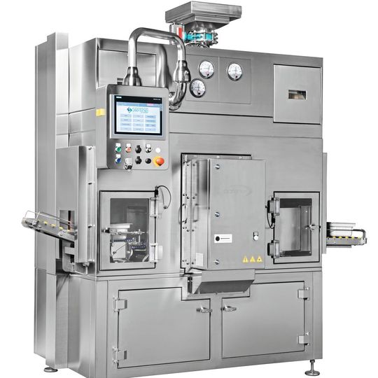 Das RTDS2 von Steriline nutzt Robotertechnik und Impulslicht zur Oberflächendekontamination von Wannen für Spritzen, Ampullen oder auch Patronen. Das RTDS2 von Steriline nutzt Robotertechnik und Impulslicht zur Oberflächendekontamination von Wannen für Spritzen, Ampullen oder auch Patronen.