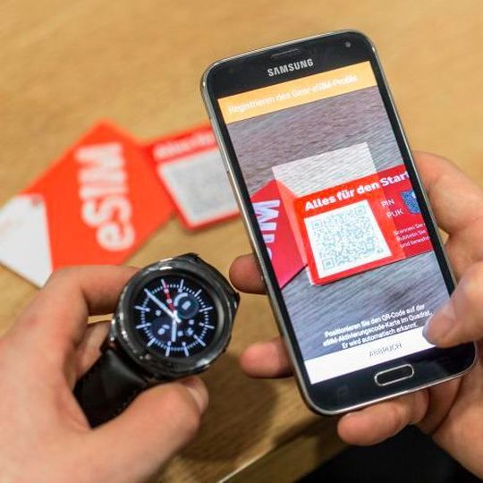 Laut G+D Mobile Security gibt es bereits fünf klare Anzeichen dafür, dass die eSIM vor dem breiten Durchbruch steht. Laut G+D Mobile Security gibt es bereits fünf klare Anzeichen dafür, dass die eSIM vor dem breiten Durchbruch steht.