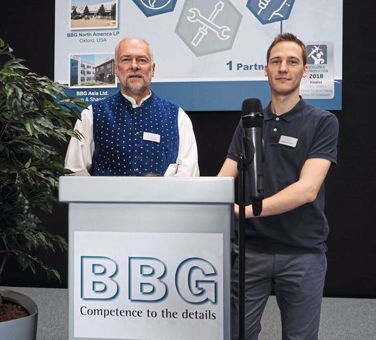 BBG-Inhaber und -Geschäftsführer Hans Brandner und sein Sohn Sebastian Barton begrüßten die Gäste am 17. Mai 2019 zum 4. Innovationstag in Mindelheim. Zusammen mit seinen Partnern bot BBG außerdem ein umfangreiches Vortragsprogramm: unter anderem mit Präsentationen und Ausstellungen von BASF, der Fraunhofer-Experten für Gießerei-, Composite- und Verarbeitungstechnik IGCV, Hennecke, Lufttechnik Bejbl und Stäubli. BBG-Inhaber und -Geschäftsführer Hans Brandner und sein Sohn Sebastian Barton begrüßten die Gäste am 17. Mai 2019 zum 4. Innovationstag in Mindelheim. Zusammen mit seinen Partnern bot BBG außerdem ein umfangreiches Vortragsprogramm: unter anderem mit Präsentationen und Ausstellungen von BASF, der Fraunhofer-Experten für Gießerei-, Composite- und Verarbeitungstechnik IGCV, Hennecke, Lufttechnik Bejbl und Stäubli.