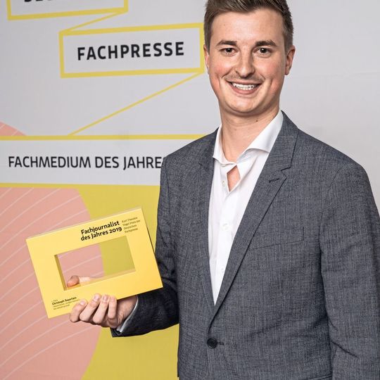 Christoph Seyerlein, Redakteur bei „kfz-betrieb“ (Vogel Communications Group), ist Fachjournalist des Jahres 2019. Christoph Seyerlein, Redakteur bei „kfz-betrieb“ (Vogel Communications Group), ist Fachjournalist des Jahres 2019.