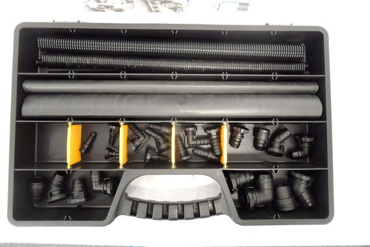 Kunzer hat neben dem Wellrohrreparaturset auch noch weitere Instandsetzungshilfen für Wasser-, Kraftstoff-, Kältemittel- und Scheibenwaschwasserleitungen im Portfolio. Kunzer hat neben dem Wellrohrreparaturset auch noch weitere Instandsetzungshilfen für Wasser-, Kraftstoff-, Kältemittel- und Scheibenwaschwasserleitungen im Portfolio.