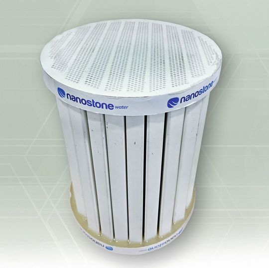 Ein unbeschichteter keramischer Industriefilter der Nanostone Water GmbH. Aufgrund der Entwicklungsexperten von Hennecke gibt es diese Filter nun auch mit einer Polyurea-Beschichtung serienmäßig versiegelt, und somit gegen Angriffe des zu filternden Mediums effektiv geschützt. Ein Erfolg, der nicht zuletzt durch die Möglichkeiten, die das Hennecke-Techncenter bietet, erreicht wurde, wie es heißt. Ein unbeschichteter keramischer Industriefilter der Nanostone Water GmbH. Aufgrund der Entwicklungsexperten von Hennecke gibt es diese Filter nun auch mit einer Polyurea-Beschichtung serienmäßig versiegelt, und somit gegen Angriffe des zu filternden Mediums effektiv geschützt. Ein Erfolg, der nicht zuletzt durch die Möglichkeiten, die das Hennecke-Techncenter bietet, erreicht wurde, wie es heißt.
