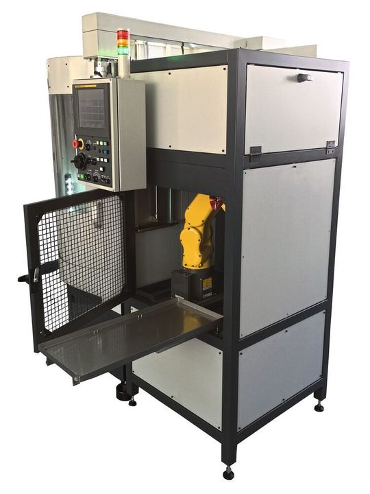 Voici le centre d’usinage ultra-compact PM150 équipé d’une cellule robotisée pour la fabrication de ponts et de platines. Voici le centre d’usinage ultra-compact PM150 équipé d’une cellule robotisée pour la fabrication de ponts et de platines.