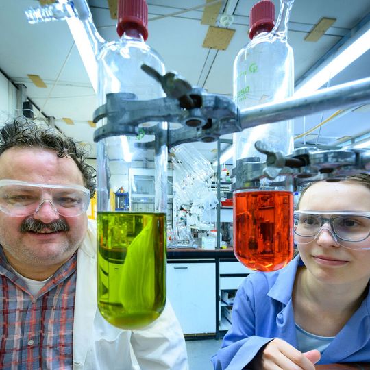 Prof. Dr. Andreas Gansäuer and Anastasia Panfilova during epoxy hydrogenation at the Kekulé Institute of Organic Chemistry and Biochemistry at the University of Bonn. Prof. Dr. Andreas Gansäuer and Anastasia Panfilova during epoxy hydrogenation at the Kekulé Institute of Organic Chemistry and Biochemistry at the University of Bonn.