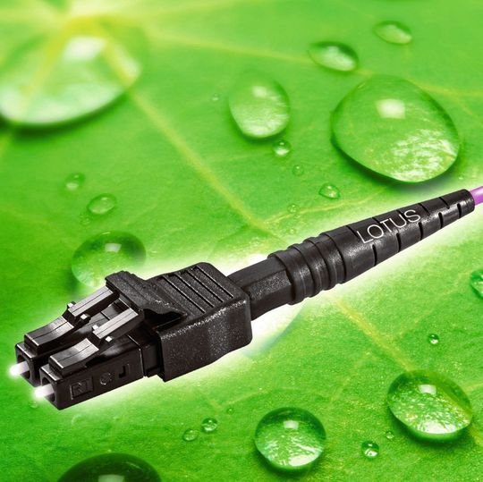 Weltneuheit: Lotuseffekt bei LWL-Kontakten Weltneuheit: Lotuseffekt bei LWL-Kontakten