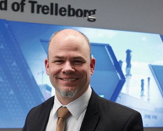 Martin Krüger, Area Sales Manager Industrial bei der Trelleborg Sealing Solutions Germany GmbH in Stuttgart, erklärt: „In der Regel werden Dichtungen speziell für Anwendungen in der Lebensmittel- und Getränkeverarbeitung konzipiert. Wir nutzen dazu die Finite-Elemente-Analyse. Diese Simulaton bietet die Chance, in kürzester Zeit zu einer absolut einsatztauglichen Dichtung zu kommen, die lange durchhält.“ Martin Krüger, Area Sales Manager Industrial bei der Trelleborg Sealing Solutions Germany GmbH in Stuttgart, erklärt: „In der Regel werden Dichtungen speziell für Anwendungen in der Lebensmittel- und Getränkeverarbeitung konzipiert. Wir nutzen dazu die Finite-Elemente-Analyse. Diese Simulaton bietet die Chance, in kürzester Zeit zu einer absolut einsatztauglichen Dichtung zu kommen, die lange durchhält.“