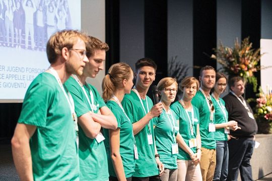 Le Concours national de Science et jeunesse offre l’opportunité idéale aux jeunes étudiant(e)s d’approfondir leur sujet préféré et de l’étudier d’un point de vue scientifique. Le Concours national de Science et jeunesse offre l’opportunité idéale aux jeunes étudiant(e)s d’approfondir leur sujet préféré et de l’étudier d’un point de vue scientifique.