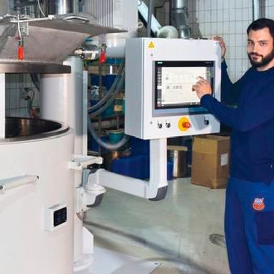 Mit der Investition in eine neue Polyharnstoff-Anlage hat Chemie-Technik jetzt die Kapazität für die Produktion von Polyharnstoff-Fetten ausgebaut. Mit der Investition in eine neue Polyharnstoff-Anlage hat Chemie-Technik jetzt die Kapazität für die Produktion von Polyharnstoff-Fetten ausgebaut.