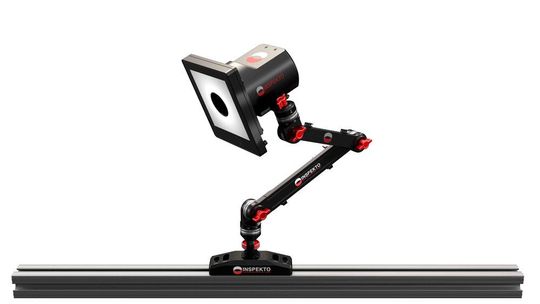 Das autonome Maschinenbildverarbeitungssystem S70 von Inspekto lässt sich innerhalb von 30 bis 60 Minuten einrichten. Das ist 1.000 Mal schneller als bei einer herkömmlichen Maschinenbildverarbeitungslösung – bei 10 % der Kosten.