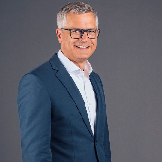 Franz Reiner wird neuer Vorstandsvorsitzender der Daimler Financial Services AG. Franz Reiner wird neuer Vorstandsvorsitzender der Daimler Financial Services AG.