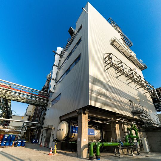 Am BASF-Standort Ludwigshafen hat die neue Produktionsanlage für Acresin den Betrieb aufgenommen. Am BASF-Standort Ludwigshafen hat die neue Produktionsanlage für Acresin den Betrieb aufgenommen.